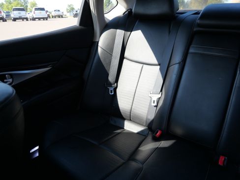Used 2012 INFINITI M37 w/ Sport Pkg RWD image 12