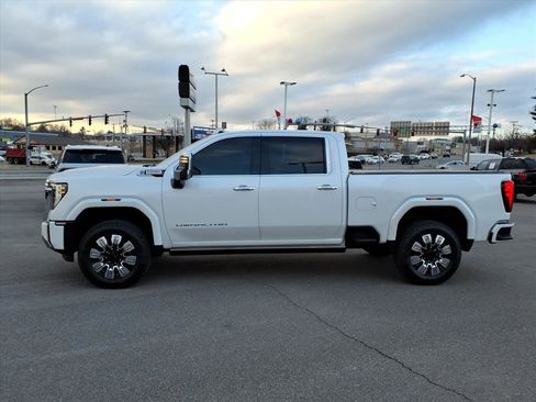 Used 2024 GMC Sierra 2500 Denali w/ Technology Package image 2