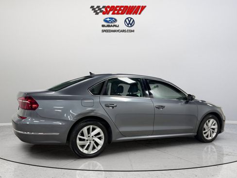 Used 2018 Volkswagen Passat 2.0T SE FWD image 5