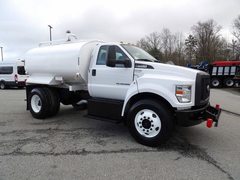 Used 2023 Ford F750 2WD Regular Cab Super Duty image 10