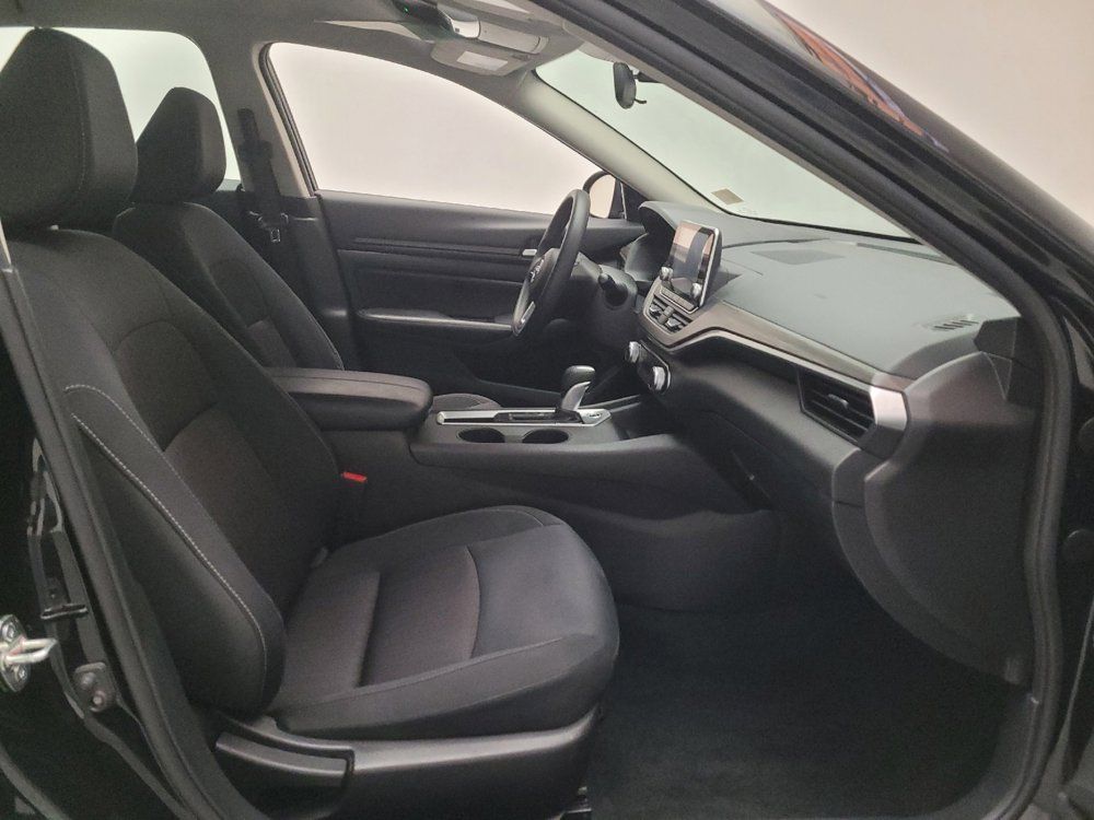 Used 2025 Nissan Altima 2.5 SV FWD image 19