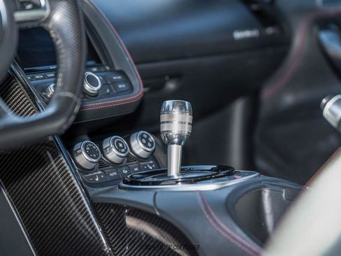 Used 2015 Audi R8 V8 w/ Full Leather Package image 39