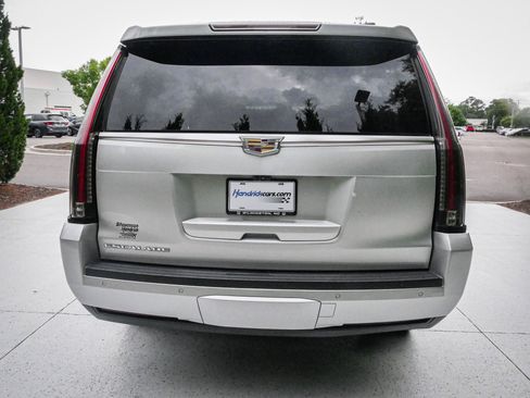 Used 2018 Cadillac Escalade ESV Luxury RWD image 9