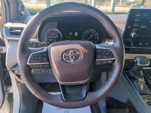 Certified 2021 Toyota Sienna Platinum image 18