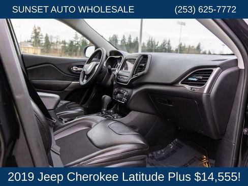 Used 2019 Jeep Cherokee Latitude Plus AWD/4WD image 63
