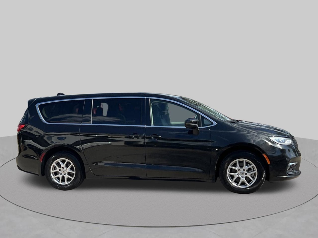 Used 2023 Chrysler Pacifica Touring-L FWD image 6