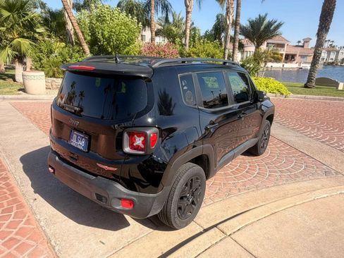 Used 2018 Jeep Renegade Trailhawk w/ Popular Equipment Group AWD/4WD image 10