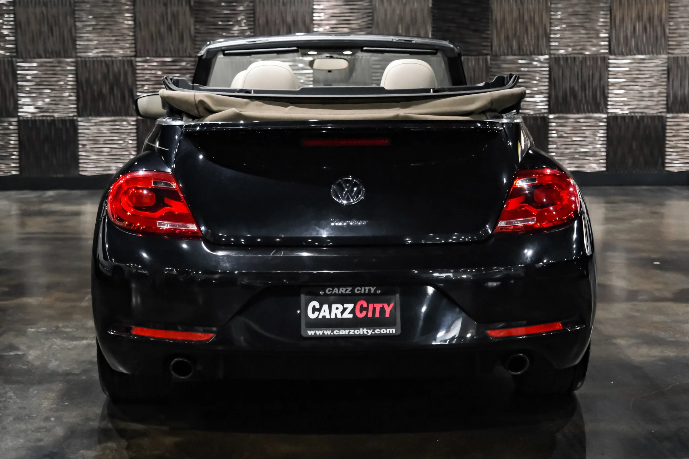 Used 2013 Volkswagen Beetle 2.0T FWD image 13
