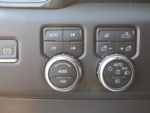 Used 2024 GMC Sierra 2500 AT4 w/ AT4 Premium Plus Package image 30