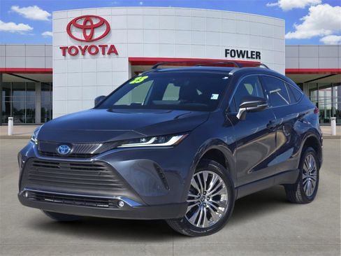 Used 2023 Toyota Venza XLE image 1