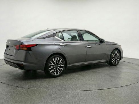 Used 2025 Nissan Altima 2.5 SV image 9