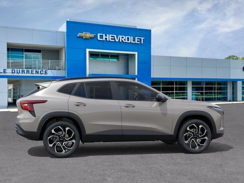 New 2026 Chevrolet Trax RS w/ Sunroof Package FWD image 5