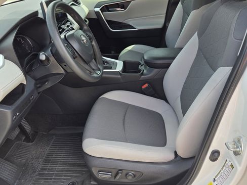 Used 2023 Toyota RAV4 XLE w/ Convenience Package FWD image 4