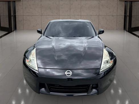 Used 2009 Nissan 370Z Touring RWD image 8