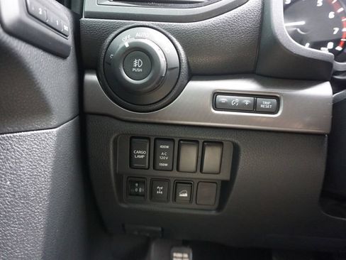 Used 2022 Nissan Titan PRO-4X w/ Pro-4x Convenience Package AWD/4WD image 4