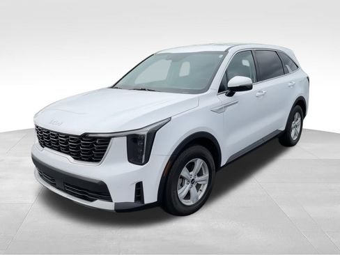 Used 2024 Kia Sorento LX FWD image 5