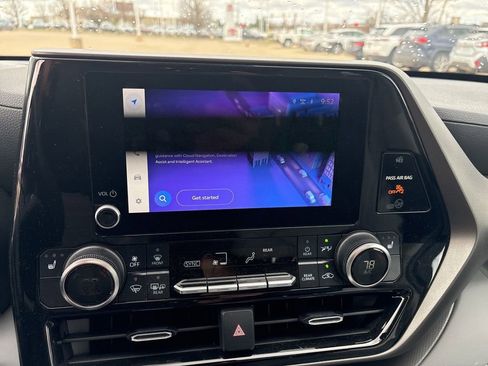 Used 2023 Toyota Highlander XLE image 16