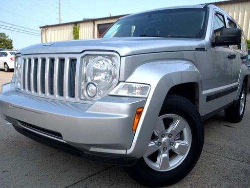 Used 2012 Jeep Liberty Sport image 2