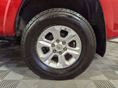 Used 2014 Toyota 4Runner SR5 AWD/4WD image 25