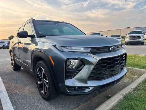 Used 2021 Chevrolet TrailBlazer RS w/ Driver Confidence Package FWD image 3