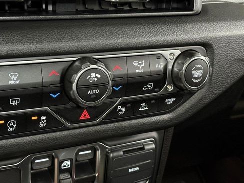 New 2025 Jeep Gladiator Willys image 24