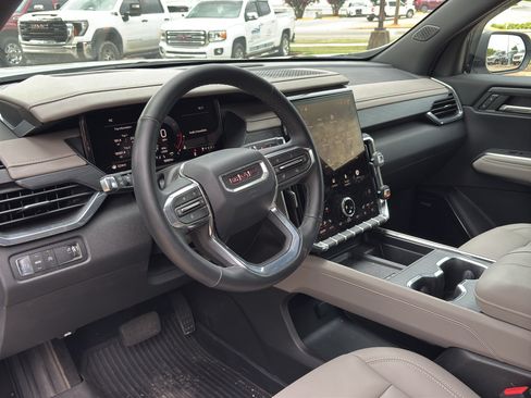 Used 2026 GMC Acadia Elevation w/ Elevation Premium Package FWD image 11