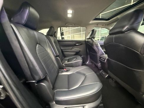 Used 2024 Toyota Highlander XLE image 10