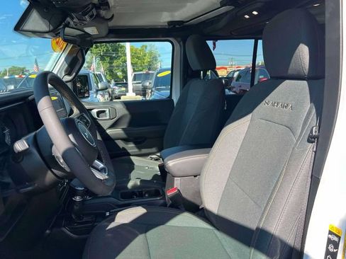 Used 2024 Jeep Wrangler Unlimited Sahara AWD/4WD image 25