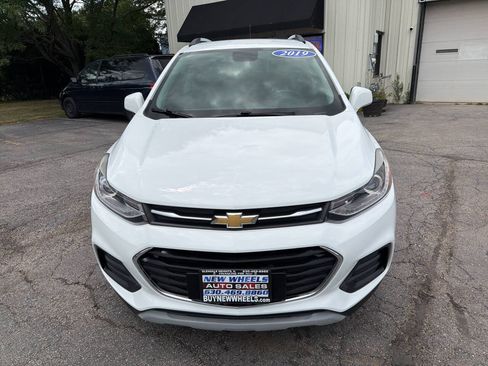 Used 2019 Chevrolet Trax LT w/ LT Convenience Package FWD image 2