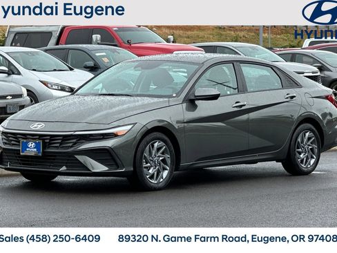 Used 2024 Hyundai Elantra SEL FWD image 9