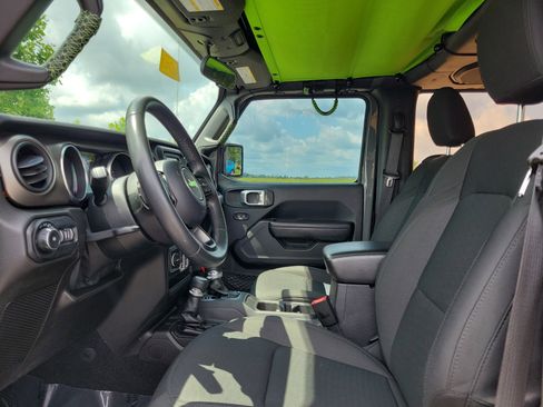 Used 2019 Jeep Wrangler Sport image 10
