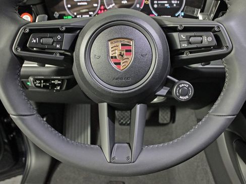 Used 2025 Porsche Cayenne Coupe image 23