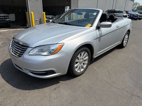Used 2011 Chrysler 200 Touring w/ Cold Weather Group FWD image 3