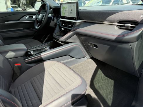 Used 2025 Ford Explorer ST-Line RWD image 18
