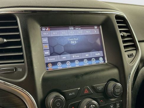 Used 2020 Jeep Grand Cherokee Laredo w/ Security & Convenience Group image 20