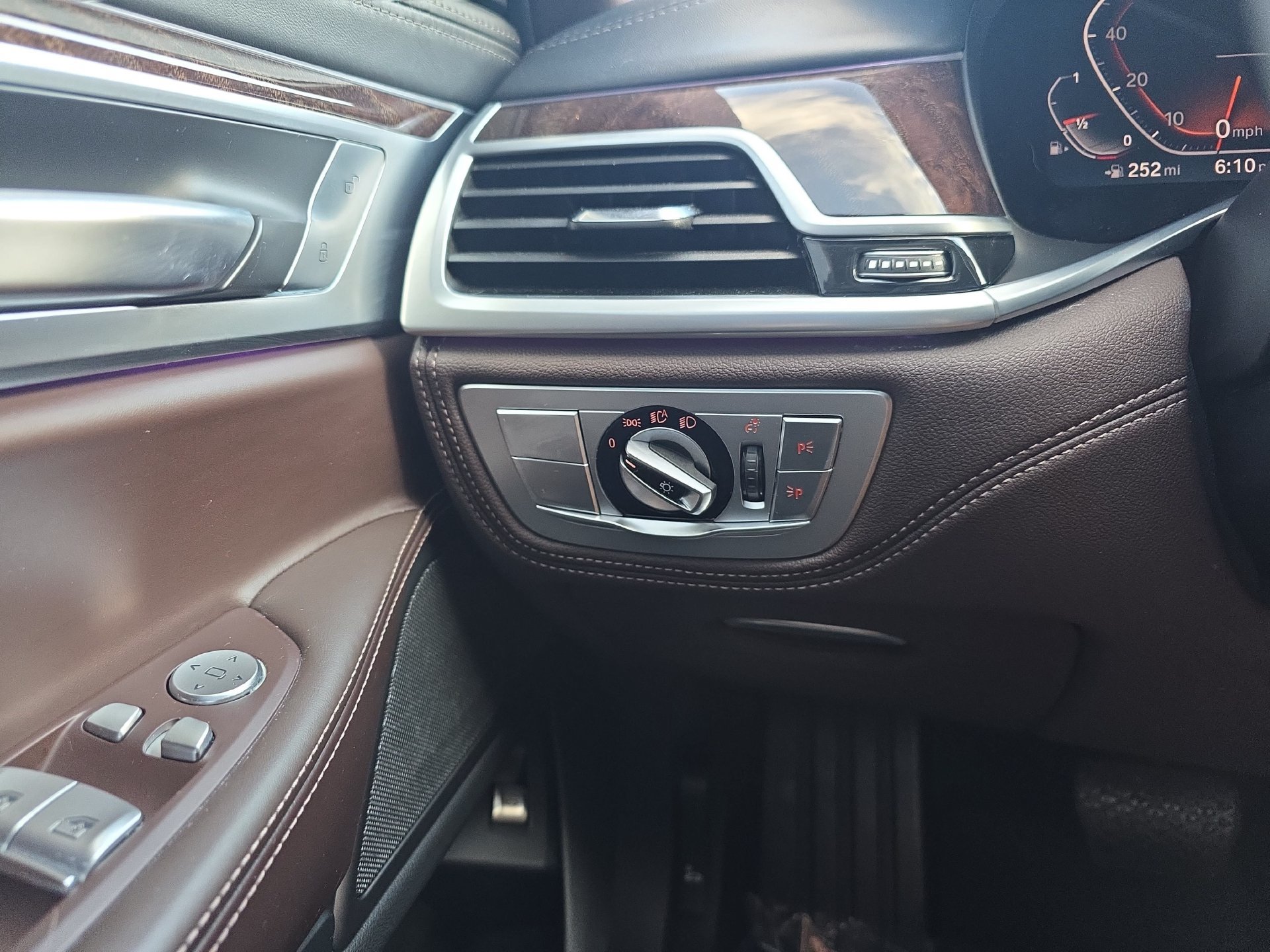 Used 2022 BMW 750i xDrive w/ Executive Package AWD/4WD image 21