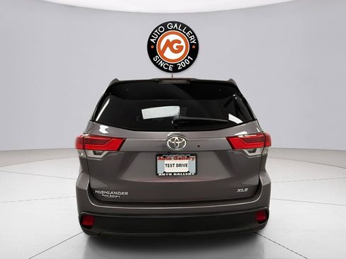 Used 2019 Toyota Highlander XLE image 6