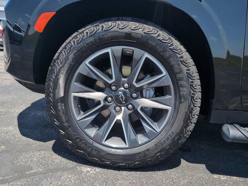Used 2024 Chevrolet Tahoe Z71 w/ Z71 Off-Road Package AWD/4WD image 34
