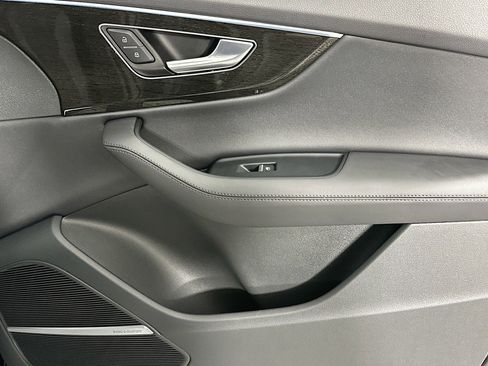 Used 2024 Audi Q7 Premium Plus w/ Premium Plus Package image 24