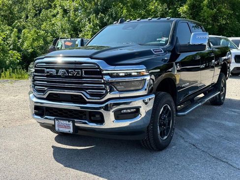 Used 2025 RAM 2500 Laramie AWD/4WD image 8