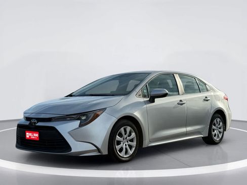 Used 2024 Toyota Corolla LE FWD image 2