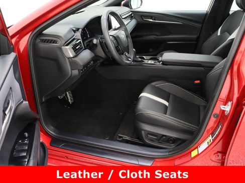 Used 2025 Toyota Camry SE w/ Convenience Package image 14