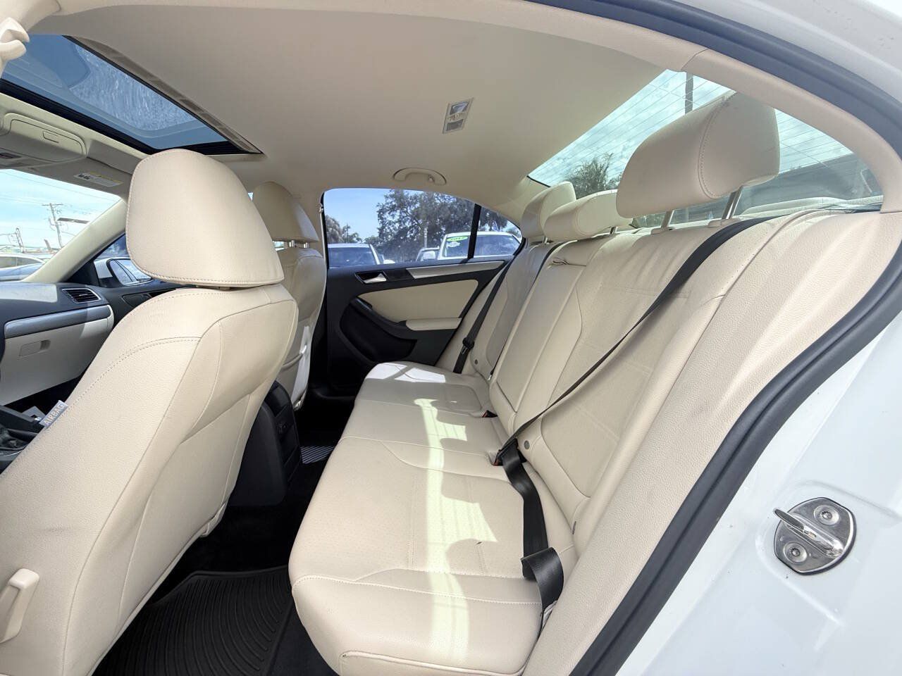 Used 2018 Volkswagen Jetta SE FWD image 14