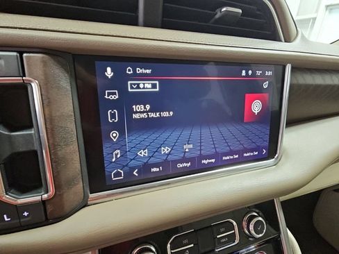 Used 2022 GMC Yukon Denali AWD/4WD image 16