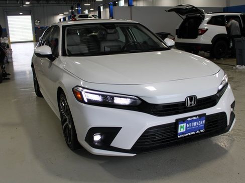 Used 2022 Honda Civic Touring image 4