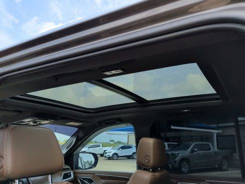 Used 2021 Chevrolet Tahoe High Country w/ Premium Package RWD image 24