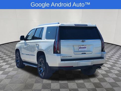 Used 2015 Cadillac Escalade Luxury image 3