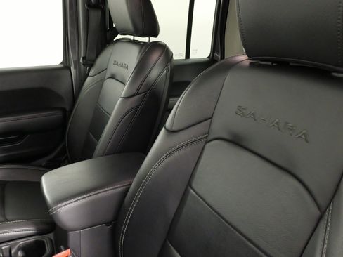 Used 2021 Jeep Wrangler Unlimited Sahara image 31