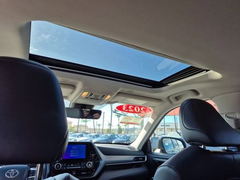 Used 2023 Toyota Highlander XLE image 18