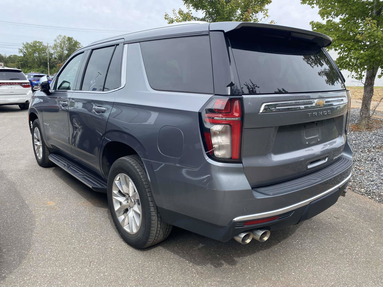 Used 2021 Chevrolet Tahoe Premier w/ Premium Package RWD image 9